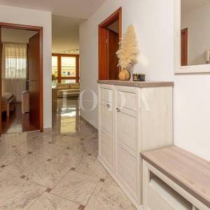 Lijepi stan sa terasom i parkirnim mjestom na atraktivnoj lokaciji,ROVINJ