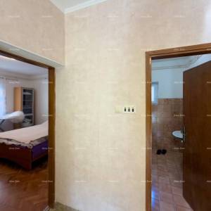 Ližnjan, uređena I kompletno namještena kuća sa garažom i konobom