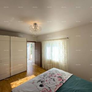 Ližnjan, uređena I kompletno namještena kuća sa garažom i konobom