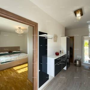 Ližnjan, uređena I kompletno namještena kuća sa garažom i konobom