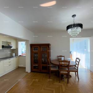 Ližnjan, uređena I kompletno namještena kuća sa garažom i konobom