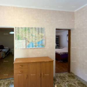 Ližnjan, uređena I kompletno namještena kuća sa garažom i konobom