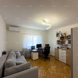 Ližnjan, uređena I kompletno namještena kuća sa garažom i konobom