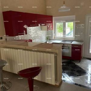 Ližnjan, uređena I kompletno namještena kuća sa garažom i konobom