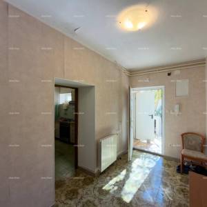 Ližnjan, uređena I kompletno namještena kuća sa garažom i konobom