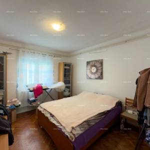 Ližnjan, uređena I kompletno namještena kuća sa garažom i konobom