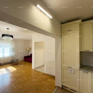 Ližnjan, uređena I kompletno namještena kuća sa garažom i konobom