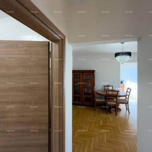 Ližnjan, uređena I kompletno namještena kuća sa garažom i konobom