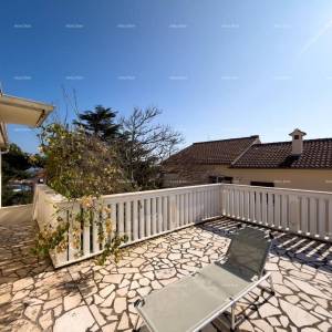 Ližnjan, uređena I kompletno namještena kuća sa garažom i konobom