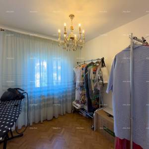 Ližnjan, uređena I kompletno namještena kuća sa garažom i konobom