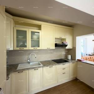 Ližnjan, uređena I kompletno namještena kuća sa garažom i konobom