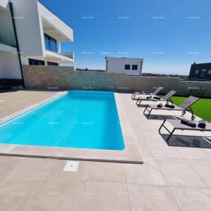 Luksuzna kuća s bazenom u srcu Istre.