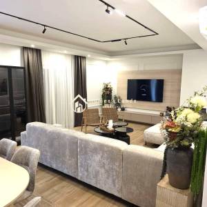 Luksuzna namještena  Villa s bazenom ,okućnicom i panoramskim pogledom