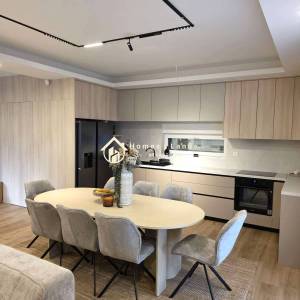 Luksuzna namještena  Villa s bazenom ,okućnicom i panoramskim pogledom