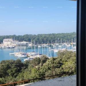 Luksuzni stan s pogledom na more i garažnim mjestom, Pula, Veruda!