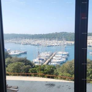 Luksuzni stan s pogledom na more i garažnim mjestom, Pula, Veruda!