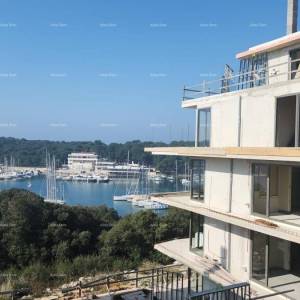 Luksuzni stan s pogledom na more i garažnim mjestom, Pula, Veruda!