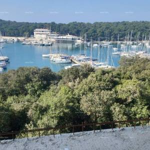 Luksuzni stan s pogledom na more i garažnim mjestom, Pula, Veruda!