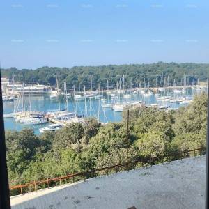 Luksuzni stan s pogledom na more i garažnim mjestom, Pula, Veruda!