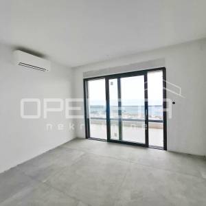 MAKARSKA – ekskluzivan stan s panoramskim pogledom i privatnim bazenom