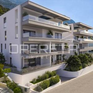 MAKARSKA – ekskluzivan stan s panoramskim pogledom i privatnim bazenom