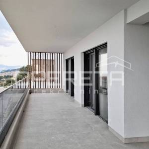 MAKARSKA – ekskluzivan stan s panoramskim pogledom i privatnim bazenom