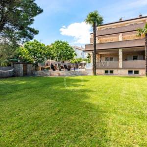 Malinska, samostojeća kuća s bazenom i pogledom na more!