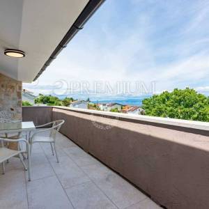 Malinska, samostojeća kuća s bazenom i pogledom na more!