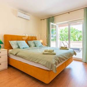 Malinska, samostojeća kuća s bazenom i pogledom na more!