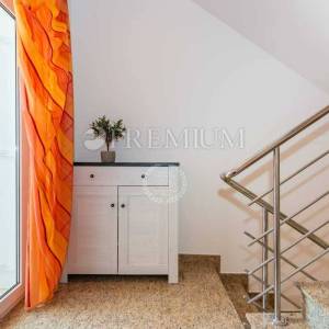 Malinska, samostojeća kuća s bazenom i pogledom na more!