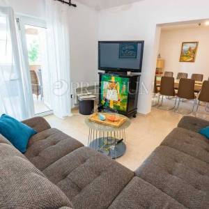 Malinska, samostojeća kuća s bazenom i pogledom na more!