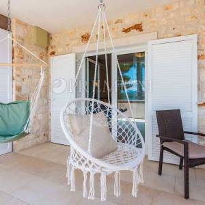 Malinska, samostojeća kuća s bazenom i pogledom na more!