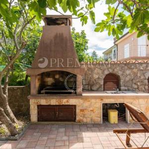 Malinska, samostojeća kuća s bazenom i pogledom na more!