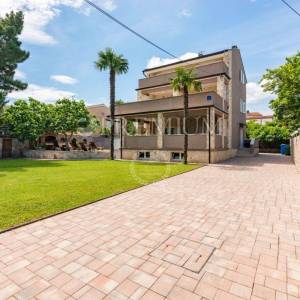 Malinska, samostojeća kuća s bazenom i pogledom na more!