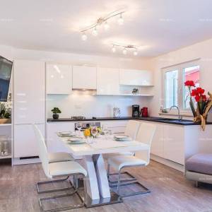 Medulin –  kuća s 2 apartmana, 100 m od plaže