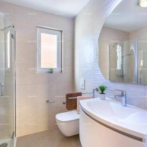 Medulin –  kuća s 2 apartmana, 100 m od plaže