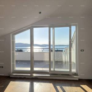 MEDULIN – penthouse s otvorenim pogledom na more, 150 m od obale