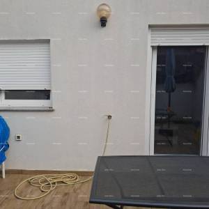 Prelijepi stan s vrtom i parkirnim mjestom, blizina Medulina.