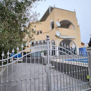 Medulin, stan sa bazenom.