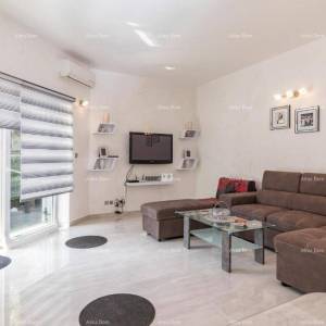 Medulin, stan sa bazenom.