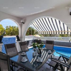 Medulin, stan sa bazenom.