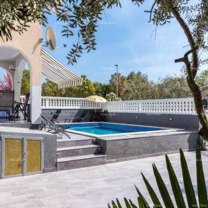 Medulin, stan sa bazenom.