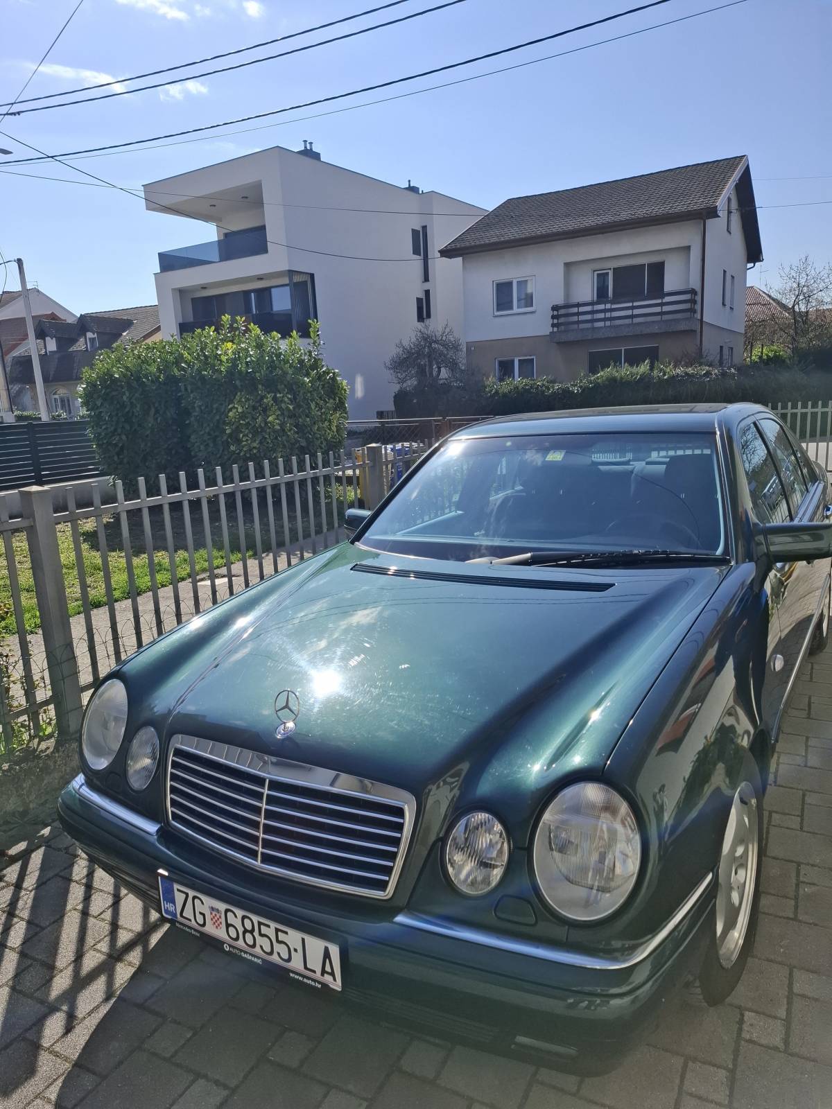 Mercedes Benz E200