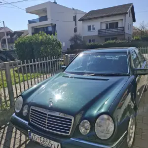 Mercedes Benz E200