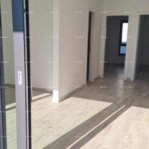 Moderan  apartman u bloku D s dva parkirna mjesta, blizina Umaga!