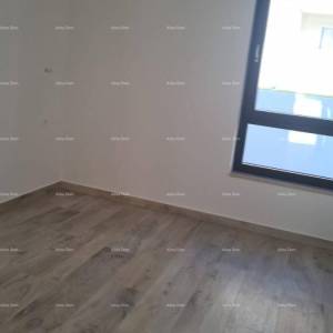 Moderan  apartman u bloku D s dva parkirna mjesta, blizina Umaga!