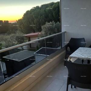 MODERAN STAN U PEROJU, 1 KM OD MORA