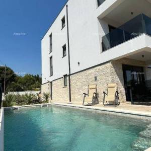 Moderna kuća s bazenom u Medulinu, idealna za obitelj ili investiciju!