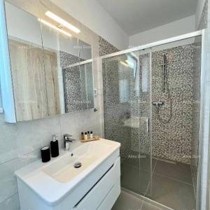 Moderna kuća s bazenom u Medulinu, idealna za obitelj ili investiciju!