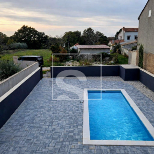 Moderna kuća s tri spavaće sobe i bazenom